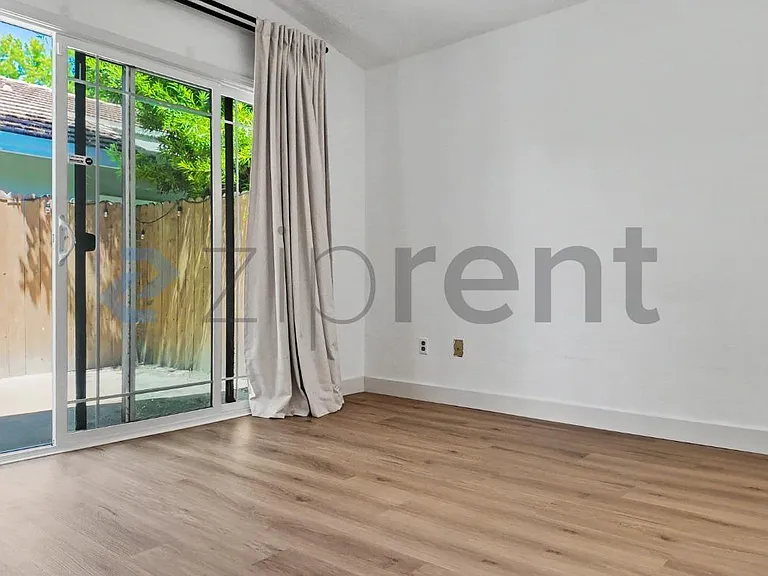691 Cutting Way — Photo 32