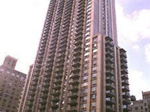5th image of 2039 Broadway #3G