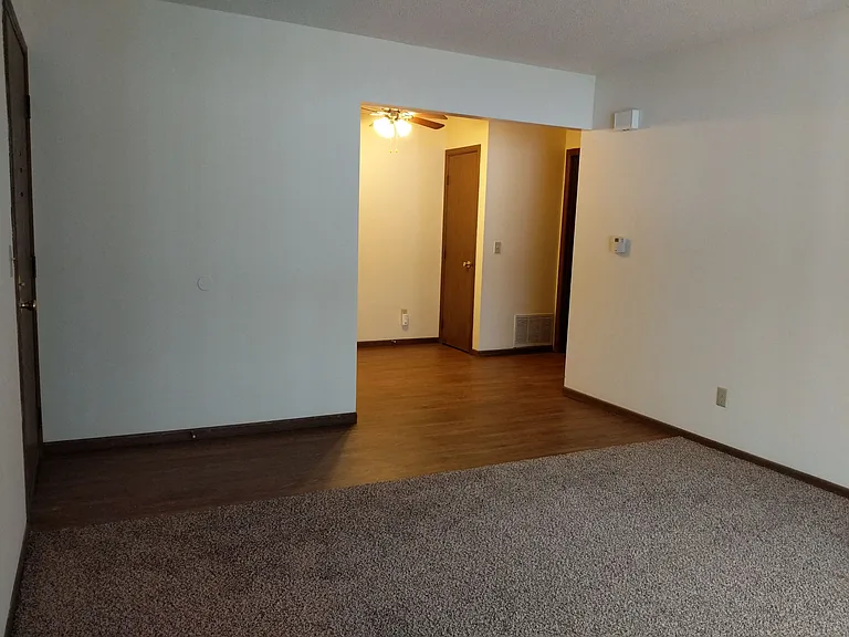 Windsor Crest Apartments — Photo 52