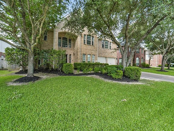 3rd image of 2414 Falcon Knoll Ln