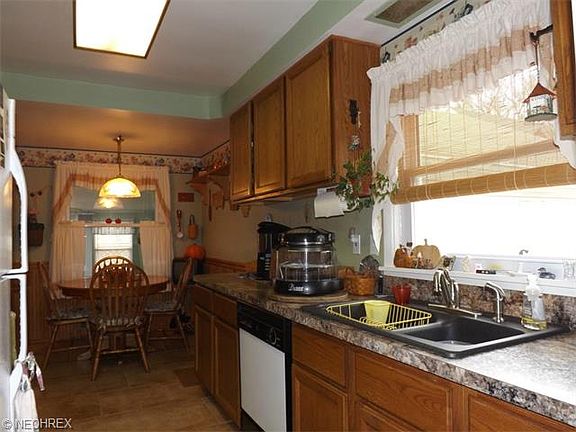 4th image of 15607 Woodbrook Ave