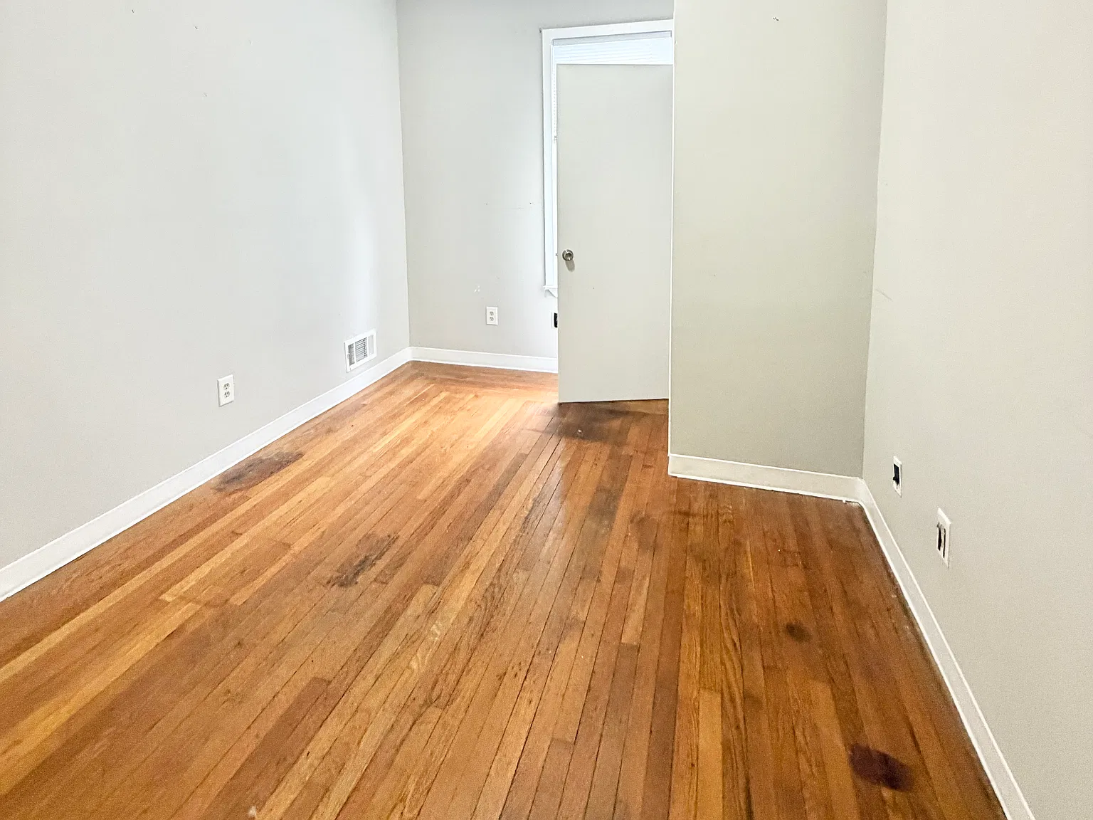2 bed, 700 sqft, $1,400 — Photo 4