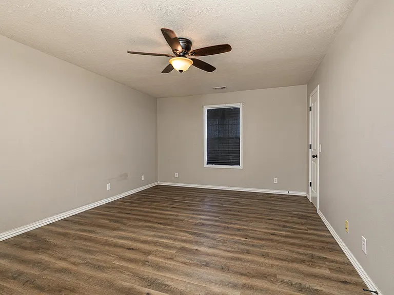 314 W Olive St — Photo 17