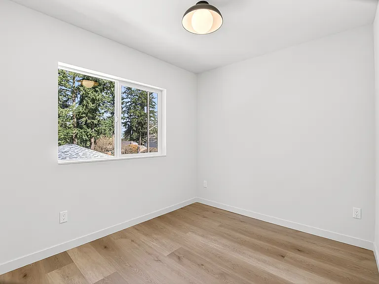 14321 Interlake Ave N #B — Photo 18
