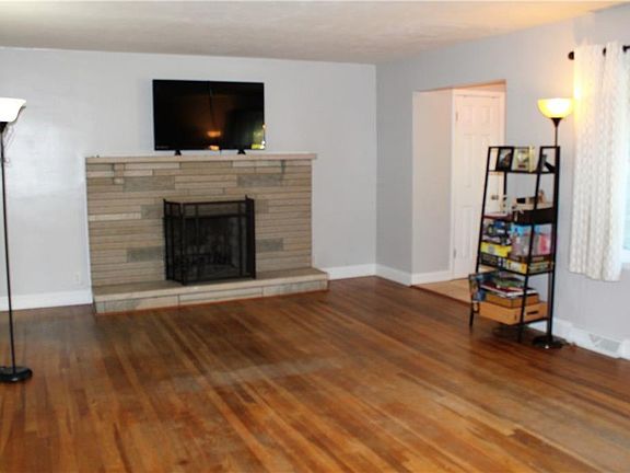 3rd image of 4114 N Ball Ave