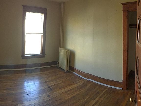 3rd image of 959 Burr St APT 1