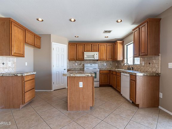 4th image of 41811 W Avella Dr