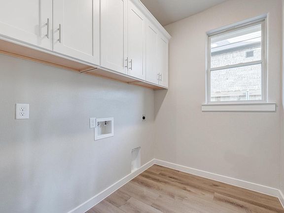 5th image of 100 Hackberry Ln