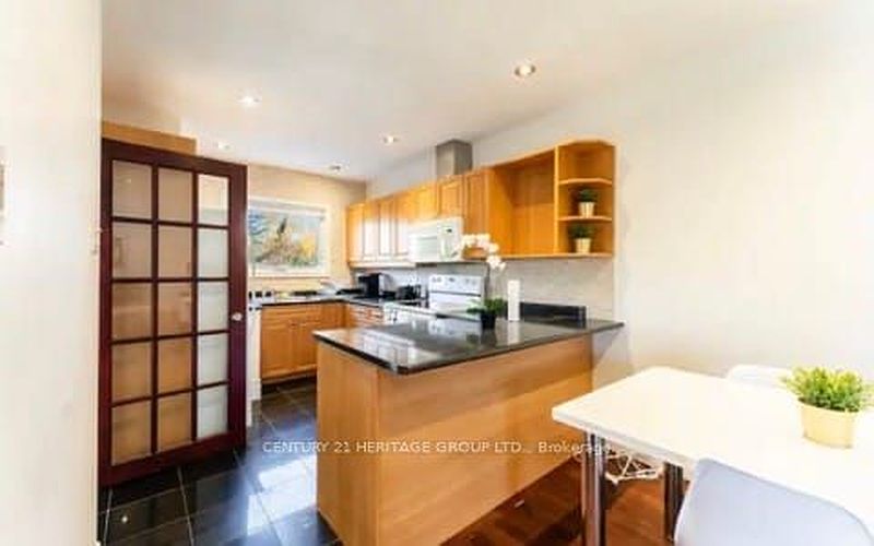 Mississauga House for rent - 3 Bedrooms — photo 2