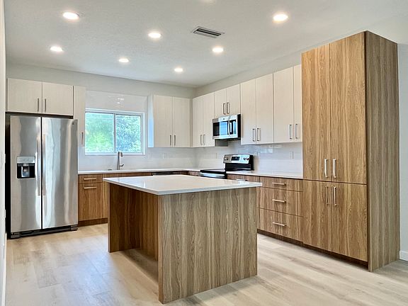2nd image of 825 Anastasia Blvd Unit A2