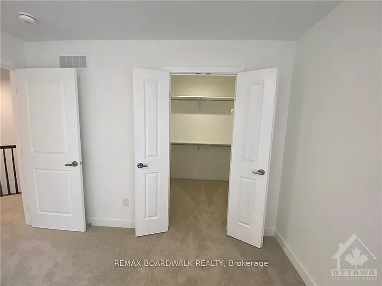 228 Bristol Cres — Photo 18