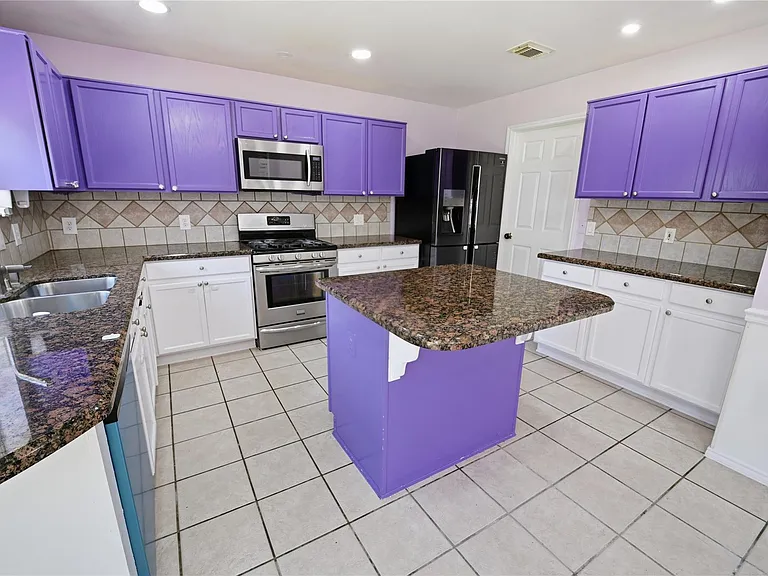 6811 Brighton Hill Ln — Photo 7