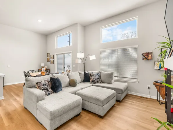 9612 Heightsview Dr, West Des Moines, IA 50266