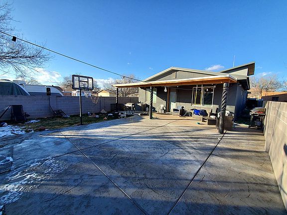 4th image of 2424 Dora Ave NW