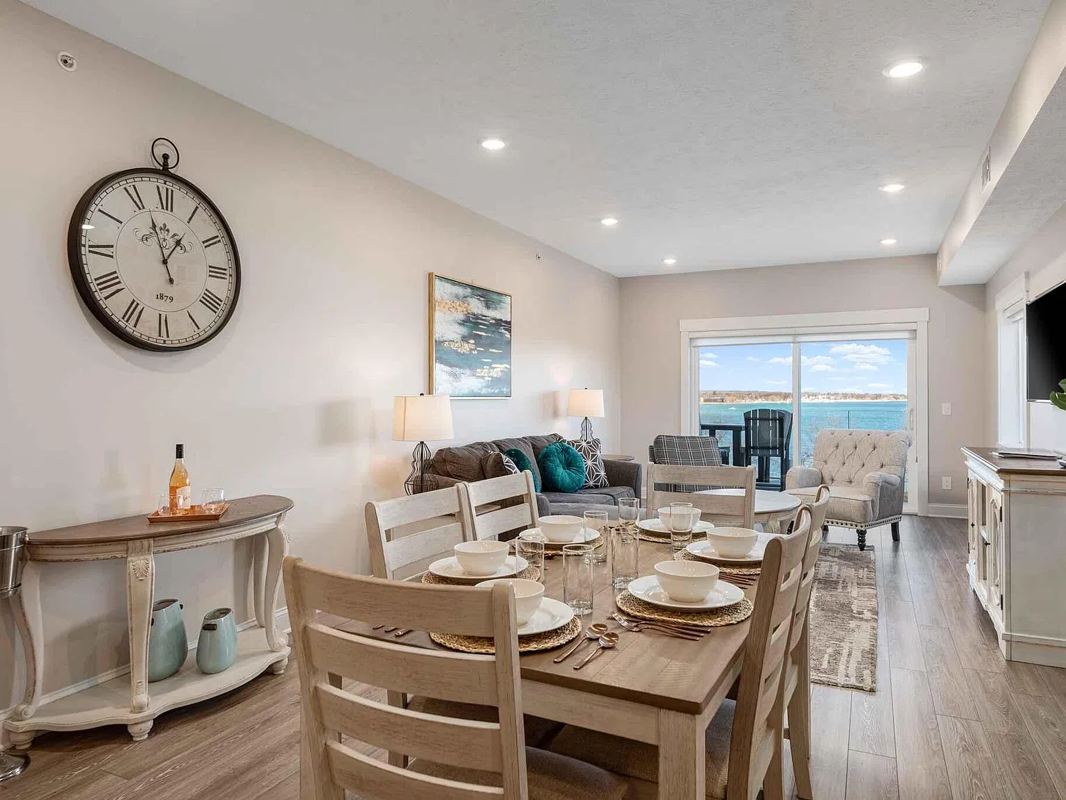 2 bed, 1200 sqft, $3,000 — Photo 2