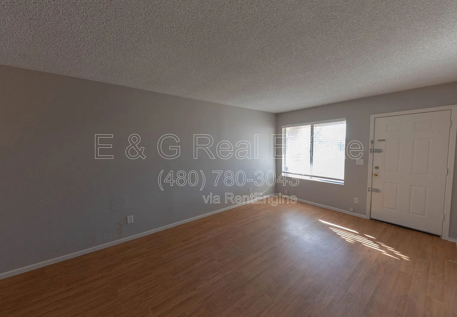 2 bed, 1.0 bath, 900 sqft, $1,050 — Photo 4
