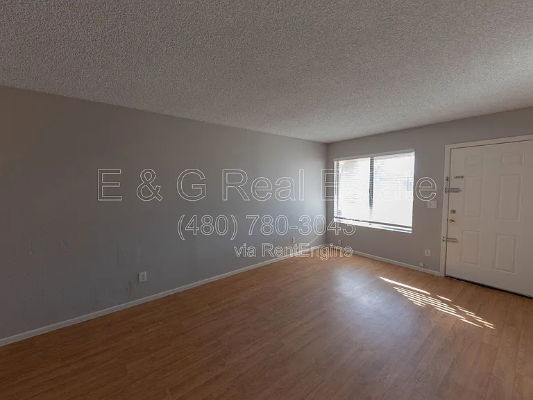 563 N Cherry — Photo 3