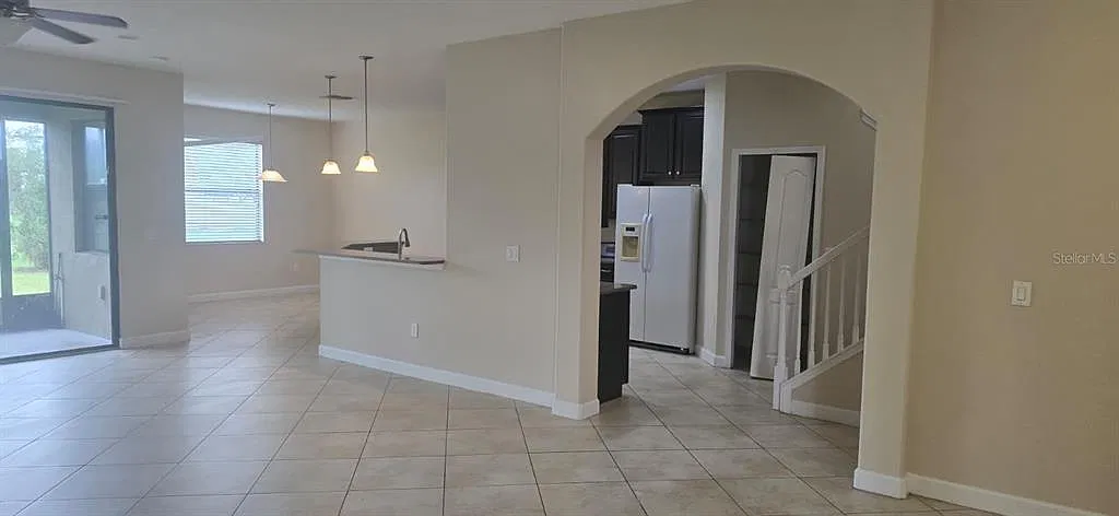 4 bed, 2.5 bath, 2820 sqft, $3,900 — Photo 4