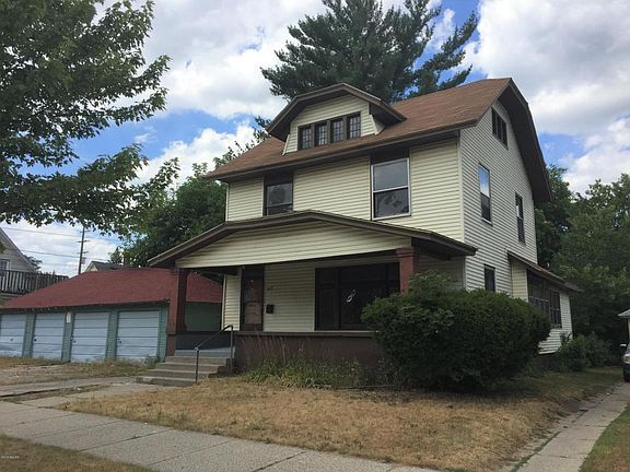 3rd image of 817 Watkins St SE