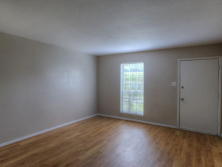 Oaks of Baytown Apartments — Photo 11