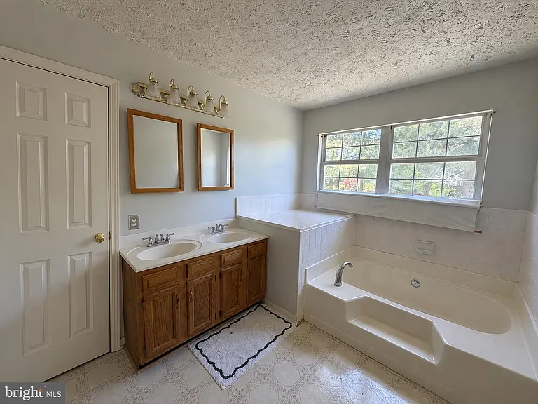 407 Tamarack Cir — Photo 23