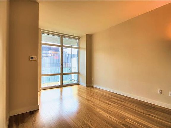 4th image of 555 W 59th St APT 22E