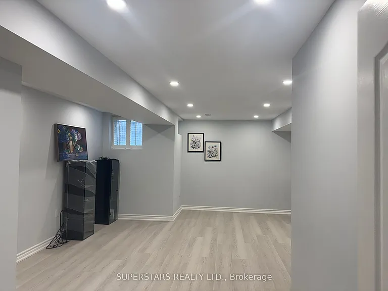 30 Hermitage Blvd #LOWER — Photo 3