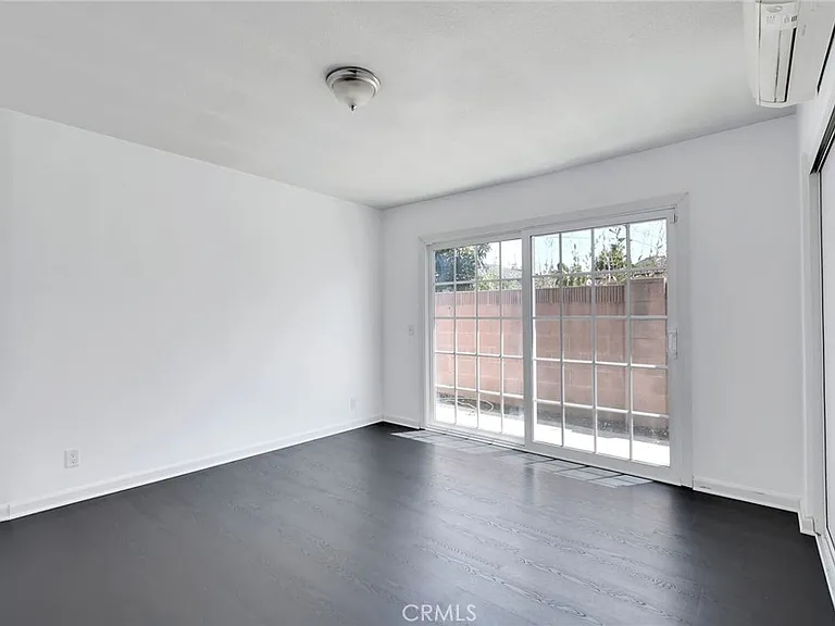 1015 E Walnut Ave — Photo 26