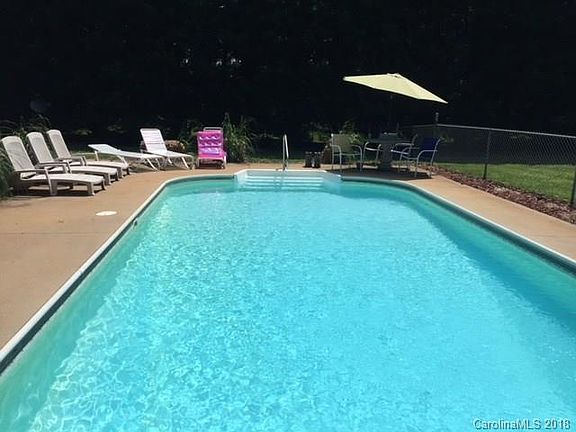 2nd image of 221 Beech Brook Ln