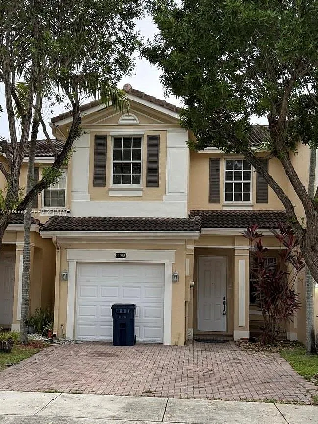 Century Gdns/Tamiami E — Photo 1