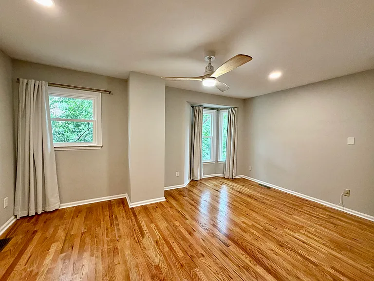 312 W 10th St #312 — Photo 16