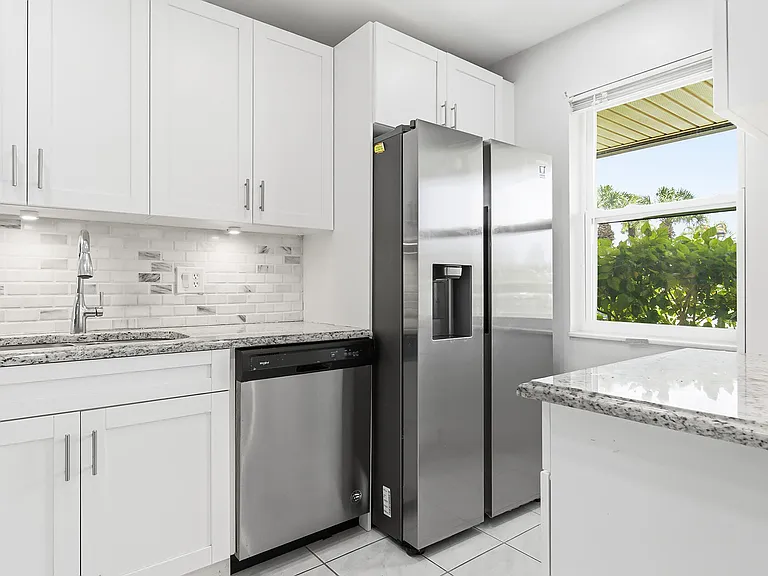 232 Lake Meryl Dr — Photo 5