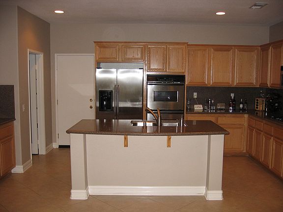 Beautiful Large Gourmet Kitchen with Stainless Appliances 