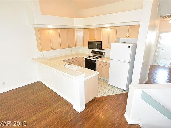 5th image of 7632 Rolling View Dr Unit 201