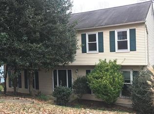 15729 Edgewood Dr, Dumfries, VA 22025
