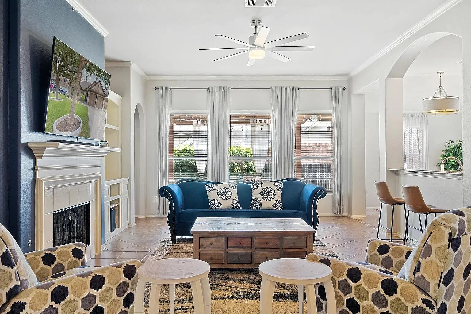 3 bed, 2.0 bath, 1872 sqft, $2,200 — Photo 4