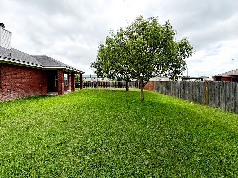 4512 Crested Butte Dr — Photo 32