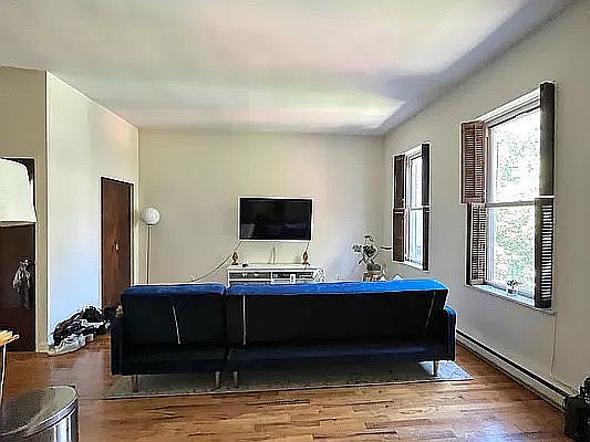 3rd image of 45 W 94th St #2B