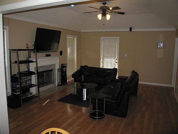 4th image of 2220 Lake Springs Ln