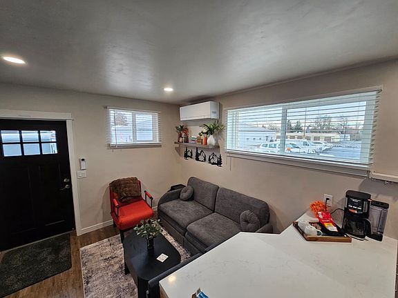 2nd image of 224 W Main St