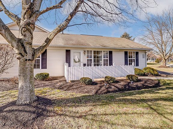 2nd image of 1323 Hillview Cir E