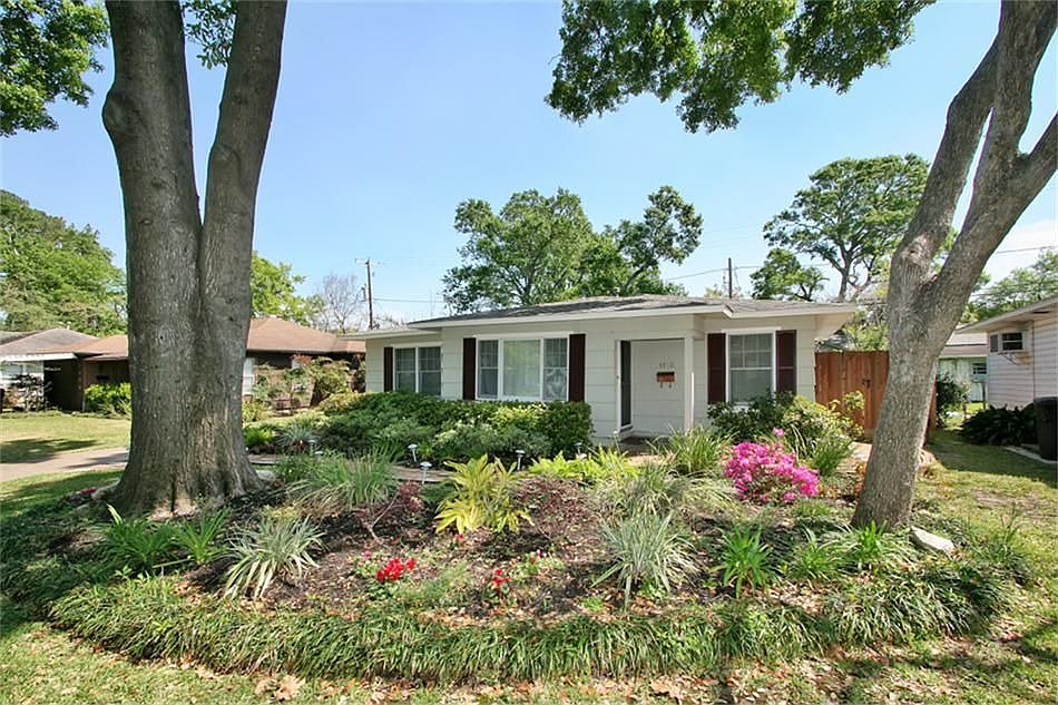 2nd image of 1110 Bay Oaks Rd