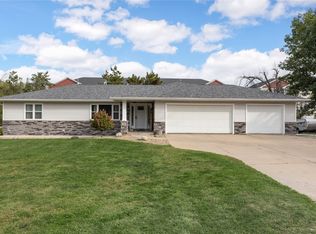 5180 Chestnut Valley Rd, Cedar Rapids, IA 52411