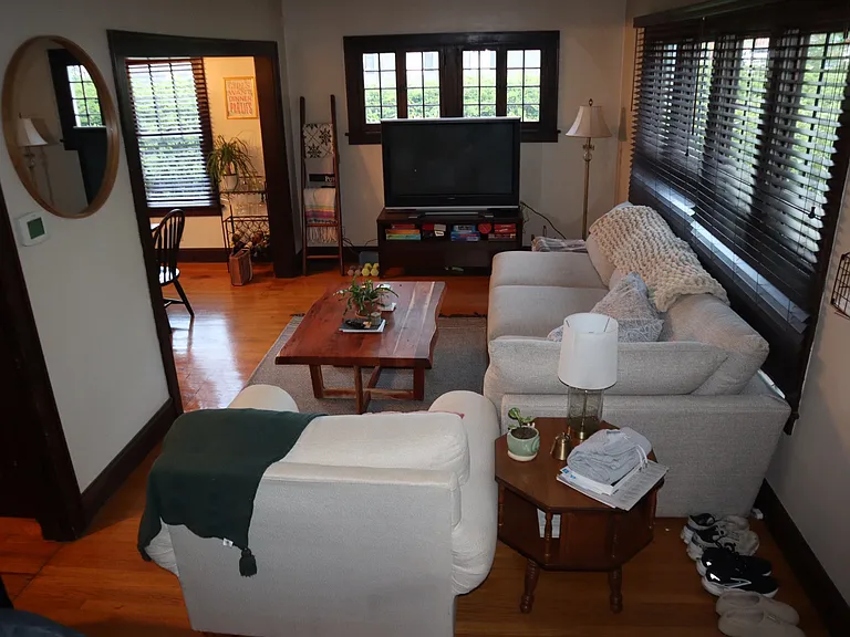 220 W Cedar St — Photo 2
