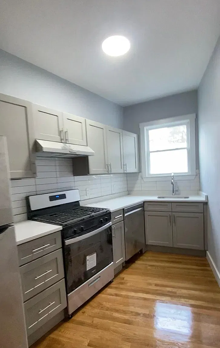 69 Tudor St — Photo 2