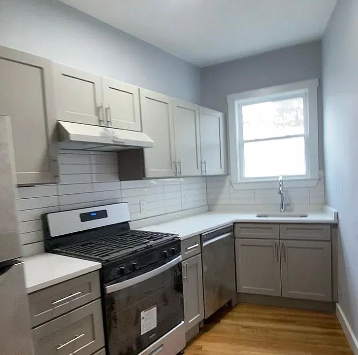 2nd image of 69 Tudor St #3