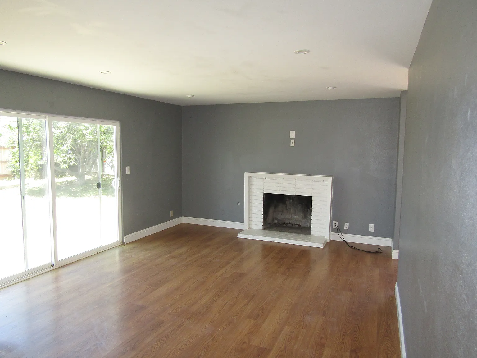 3 bed, 1170 sqft, $3,045 — Photo 2