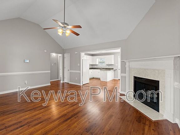 4th image of 3612 Pebble Creek Dr