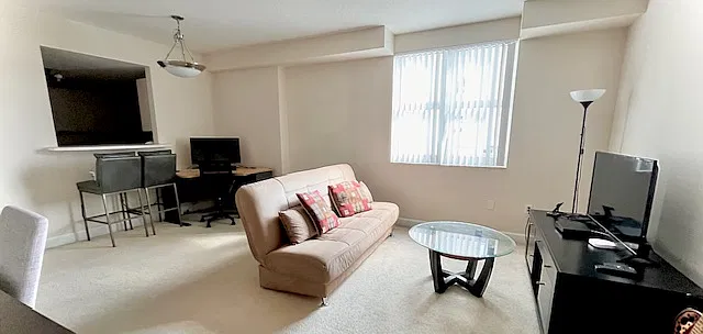 1 bed, 759 sqft, $2,300 — Photo 1