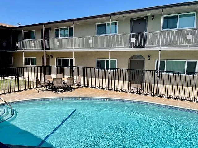 2 bed, $2,495 — Photo 2